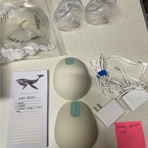 Willow White Breast Pump with Accessories